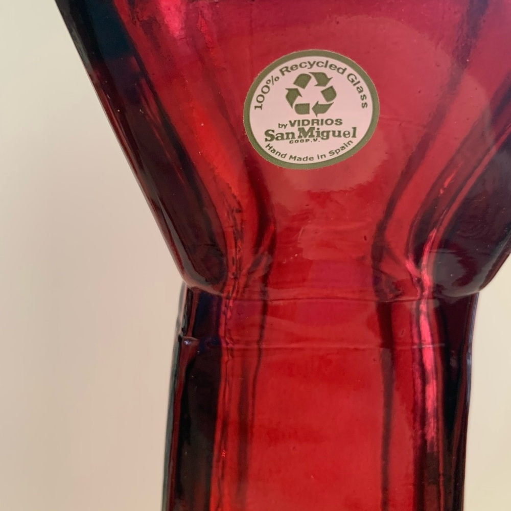 San Miguel Vidrios Recycled Red Glass Vase Hand Made in Spain - Picture 2 of 8